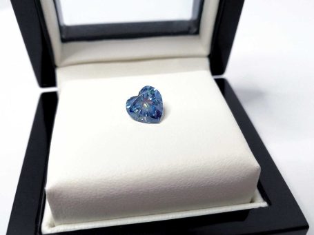 Blauer Diamant im Zuge der Diamantbestattung von Lilium Bestattungen Hamburg