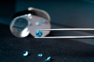 Blauer Diamant im Zuge der Diamantbestattung von Lilium Bestattungen Hamburg